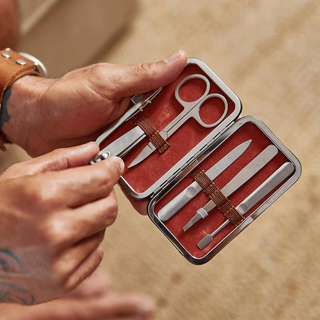 GENTLEMAN'S TRAVEL MANICURE KIT